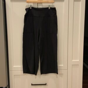 Women's Black Lulu Lemon wide leg capris
